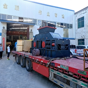 中大型半自動對輥破碎機發往河南洛陽處理河卵石