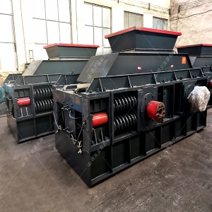 2pgc小型雙齒輥破碎機發貨圖片_發往四川攀枝花_粉碎焦炭
